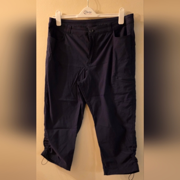 Eddie Bauer Ladies Navy Rainer Sports Tech Capri Pants W/UPF 50+ (Size 12) - Picture 16 of 16